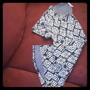 🎉NWOT🎉♥️LULAROE♥️COMFY HI LO TSHIRT♥️